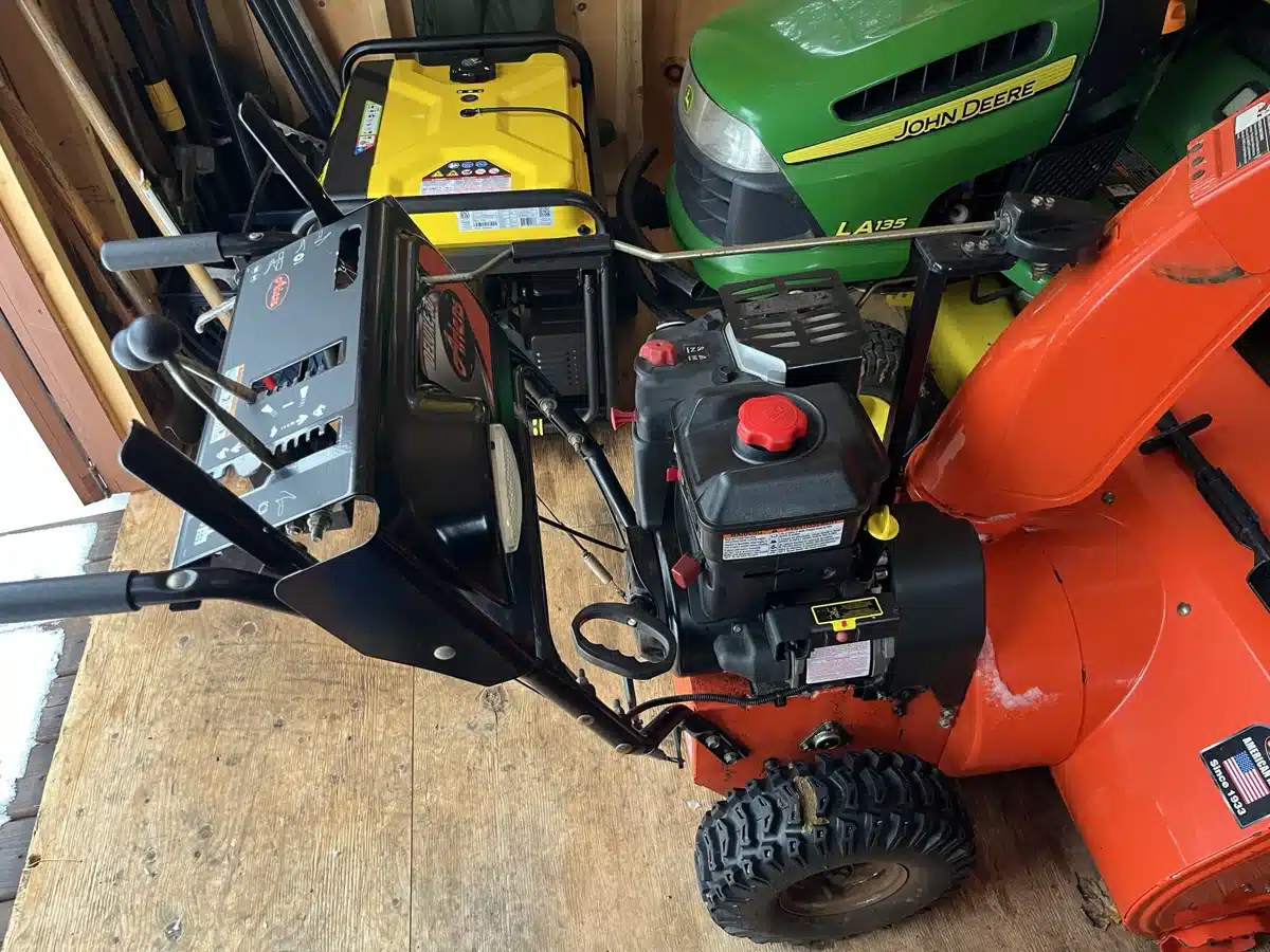 Gallery image 2 for 2009 Ariens Deluxe 30 Snow Blower