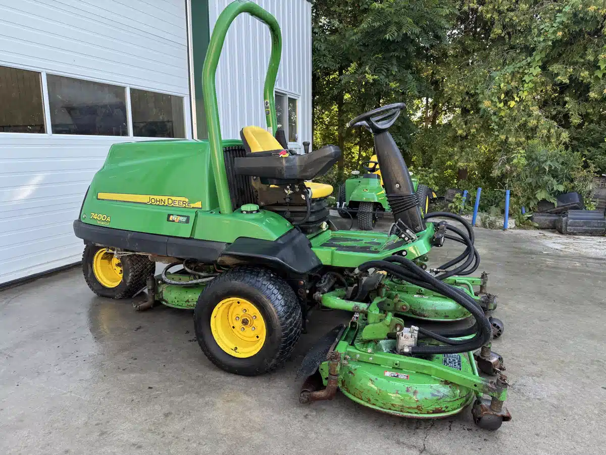 Gallery image 2 for 2014 John Deere 7400A TERRAINCUT Mower - Front Deck