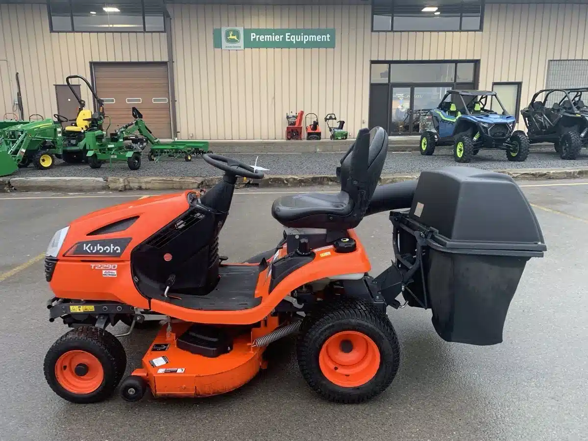 Gallery image 1 for 2021 Kubota T2290 Lawn Tractor