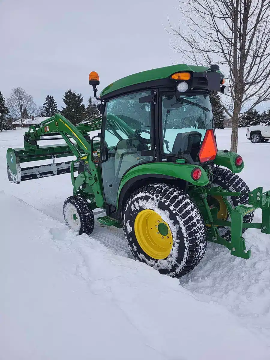 Gallery image 2 for Used 2023 John Deere 3033R Tractor