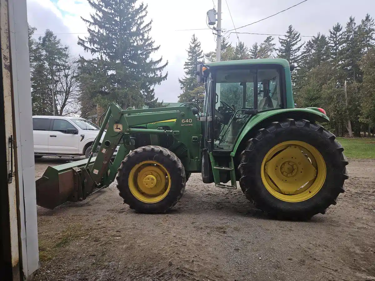 Gallery image 2 for 2003 John Deere 6420 Tractor