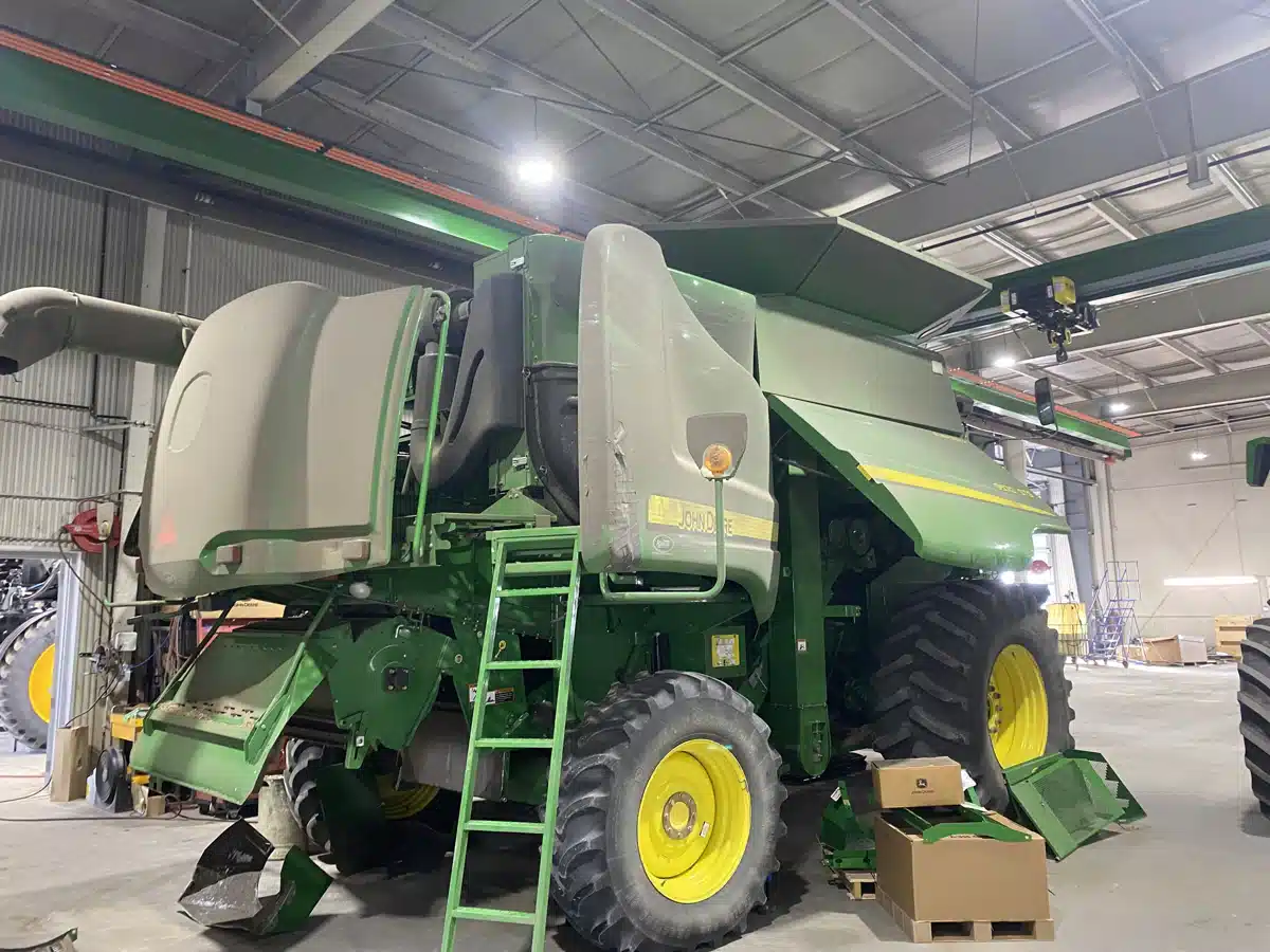 Gallery image 2 for Used 2008 John Deere 9570 STS Combine