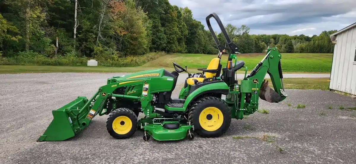 Gallery image 2 for Used 2020 John Deere 2025R Tractor