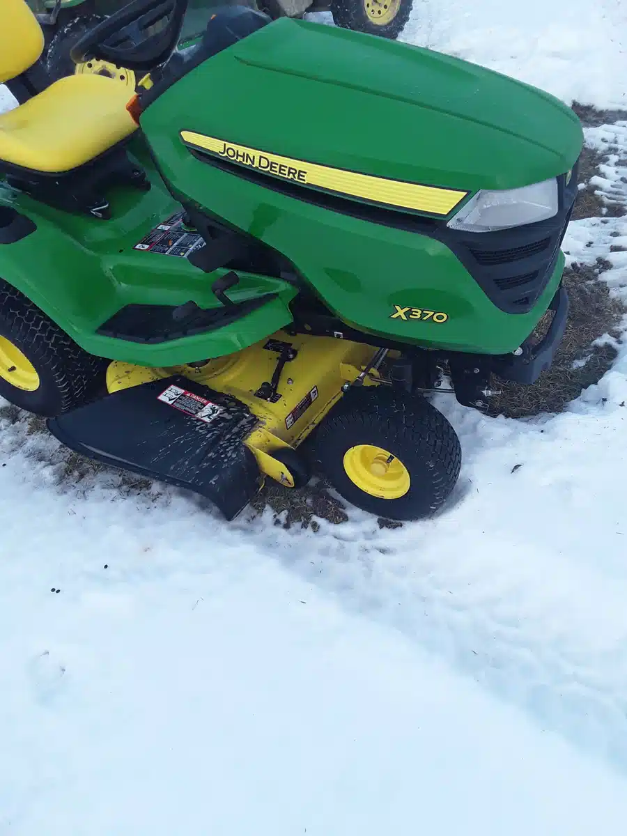 Gallery image 2 for 2017 John Deere X370 Lawn Tractor