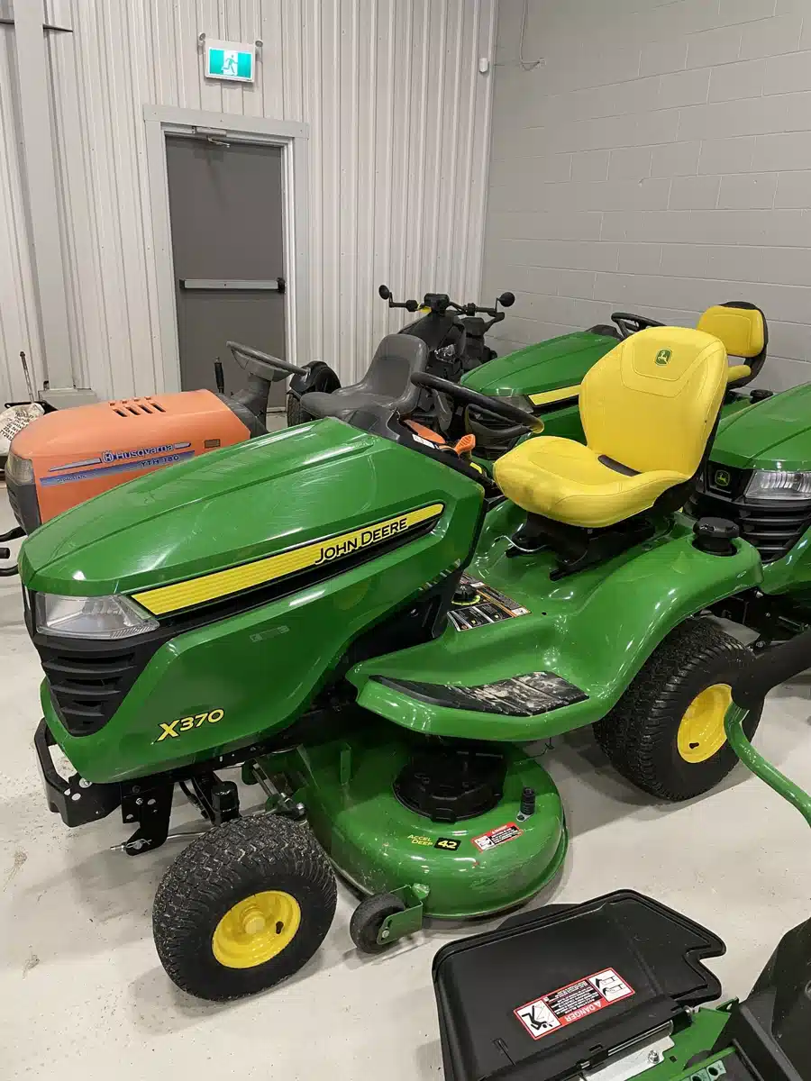 Gallery image 2 for 2022 John Deere X370 Lawn Tractor