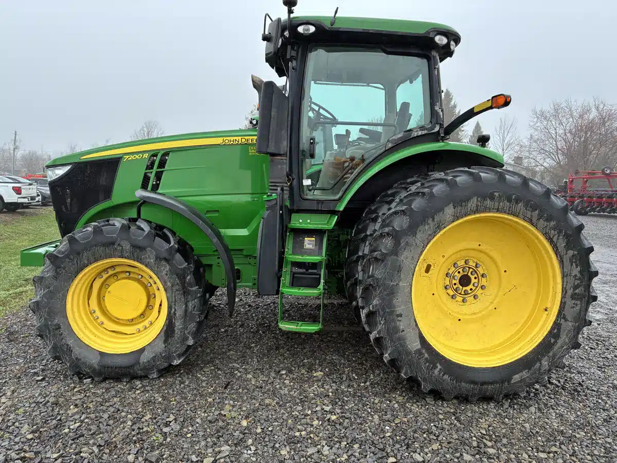 Photo de la Galerie 2 pour 2013 John Deere 7200R Tracteur