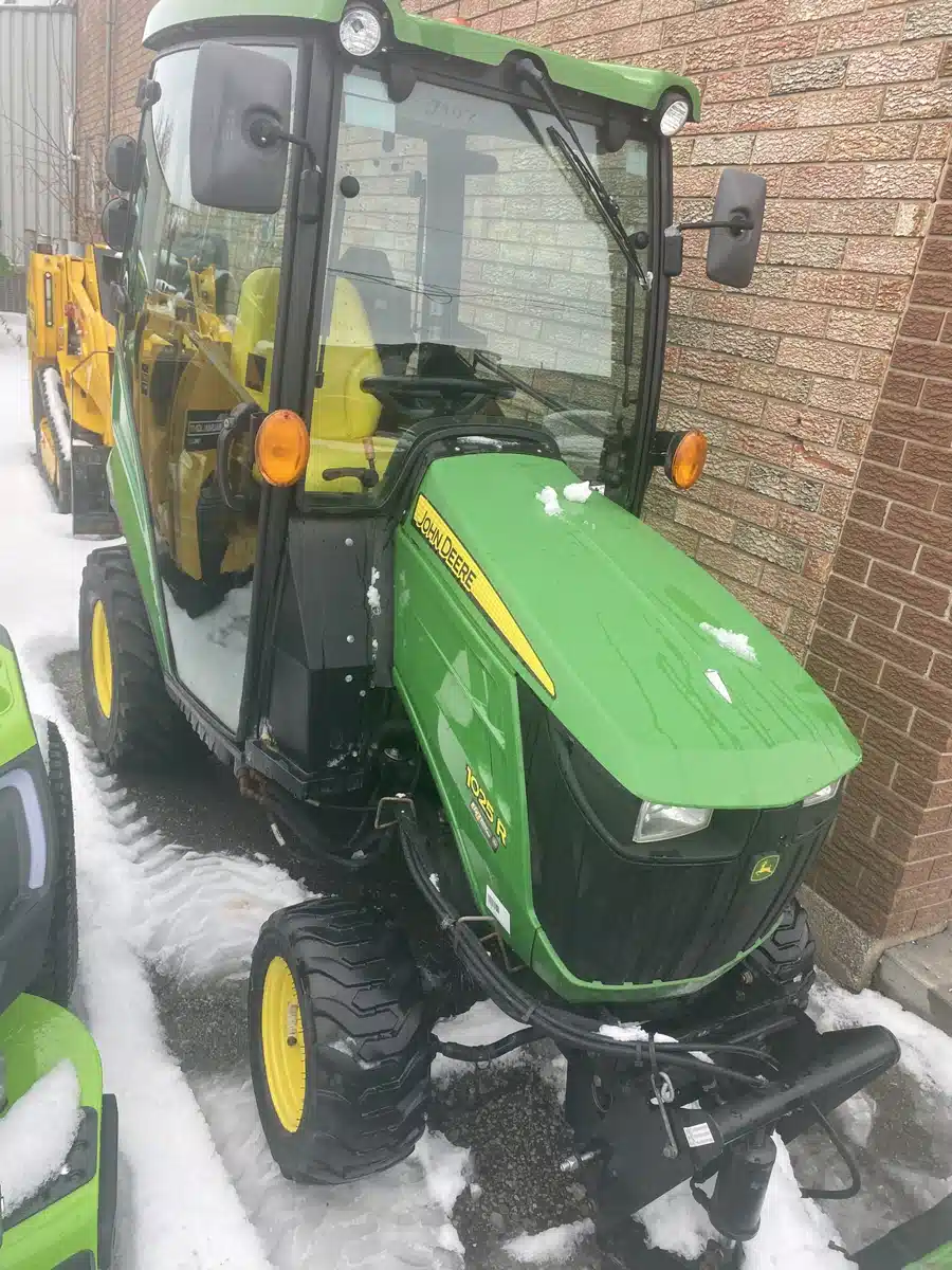 Gallery image 2 for 2017 John Deere 1025R Tractor