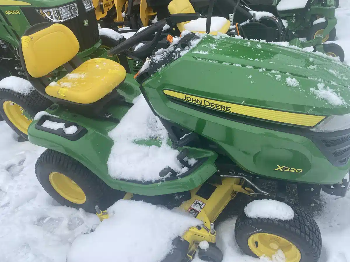 Gallery image 1 for 2015 John Deere X320 Lawn Tractor