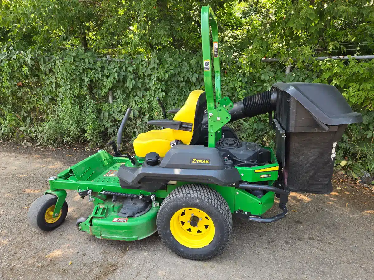 Gallery image 1 for 2019 John Deere Z720E Mower - Zero Turn