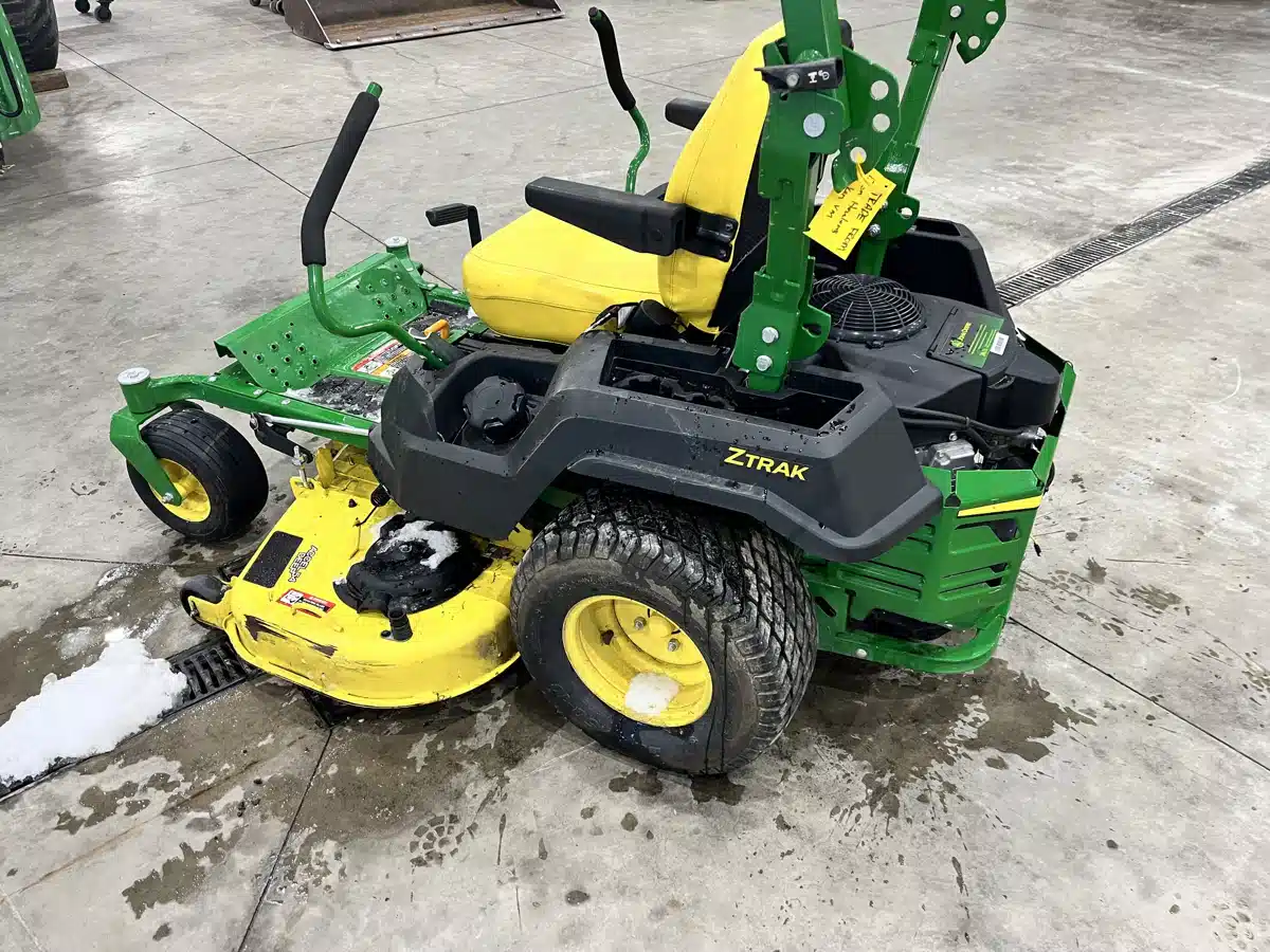 Gallery image 2 for 2022 John Deere Z530M Mower - Zero Turn
