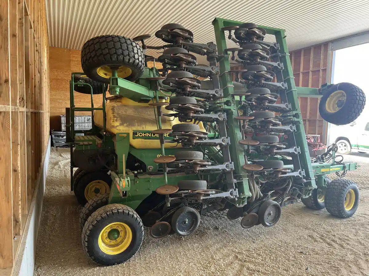 Gallery image 2 for 2013 John Deere 1990 Air Drill