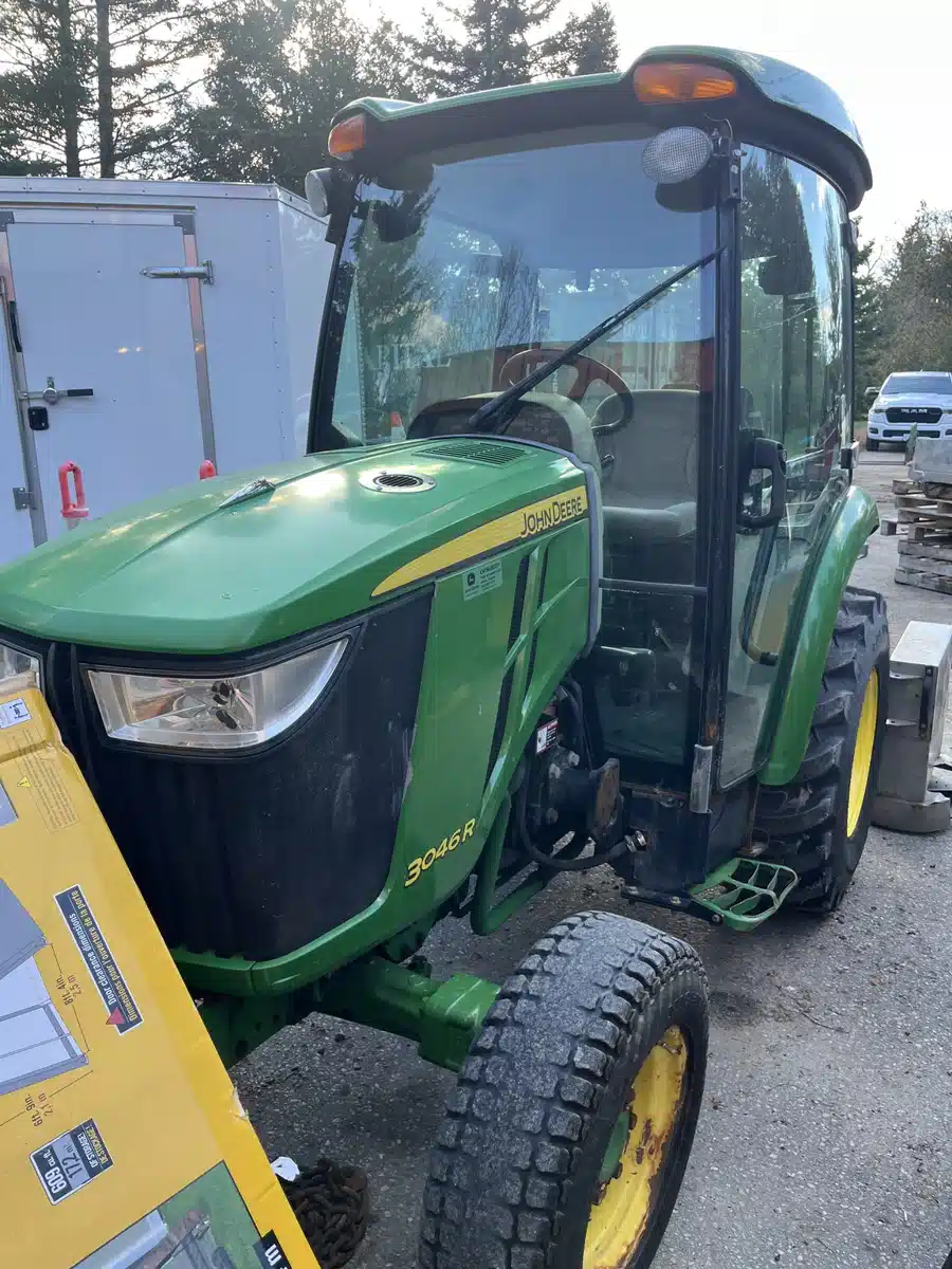 Gallery image 2 for 2017 John Deere 3046R Tractor