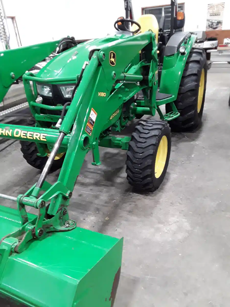 2015 John Deere 4052R Tractor