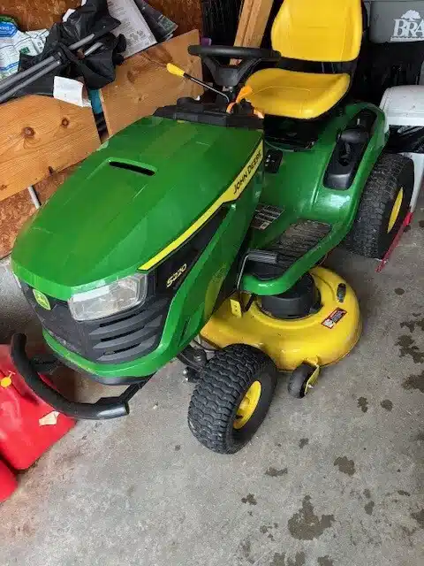 2022 John Deere S220 Lawn Tractor