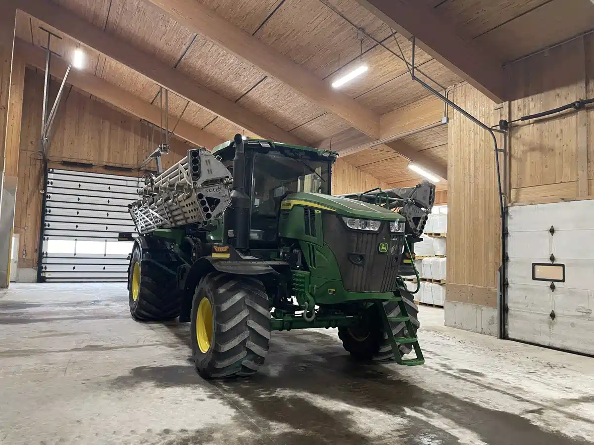Gallery image 1 for 2024 John Deere 800R Anhydrous Applicator