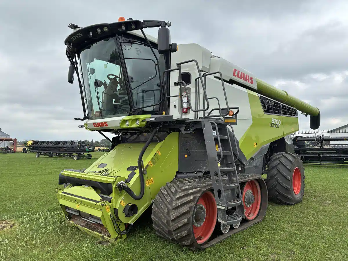 Gallery image 2 for 2022 CLAAS LEXION 8700TT Combine