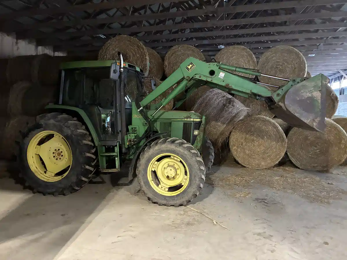 Photo de la Galerie 2 pour 1996 John Deere 6400 Tracteur