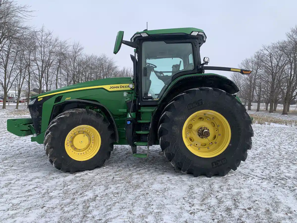 Gallery image 1 for 2021 John Deere 8R 250 Tractor