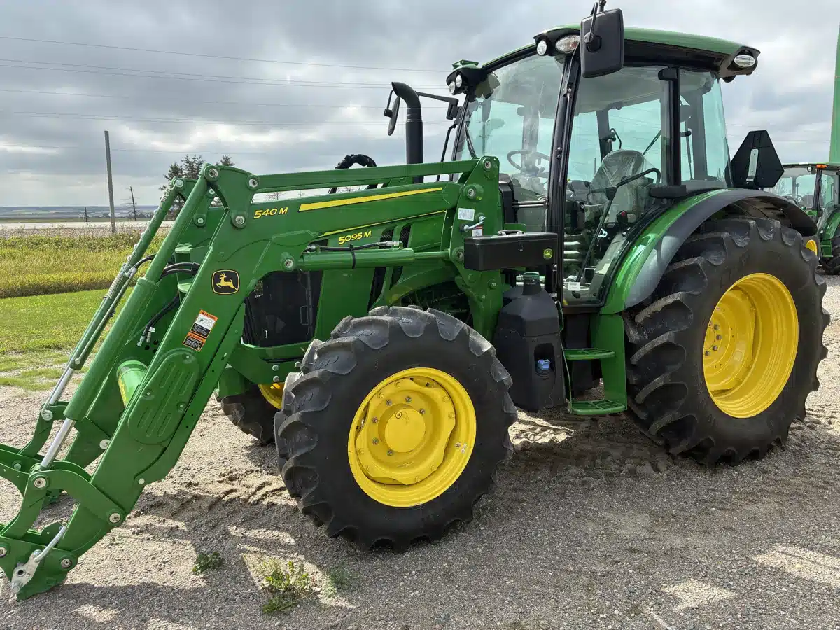 Photo de la Galerie 2 pour 2024 John Deere 5095M Tracteur