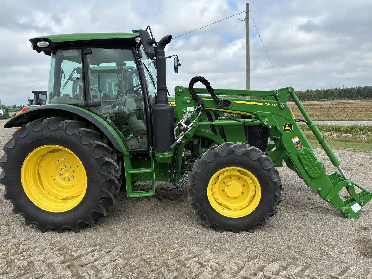 Photo de la Galerie 1 pour 2024 John Deere 5095M Tracteur