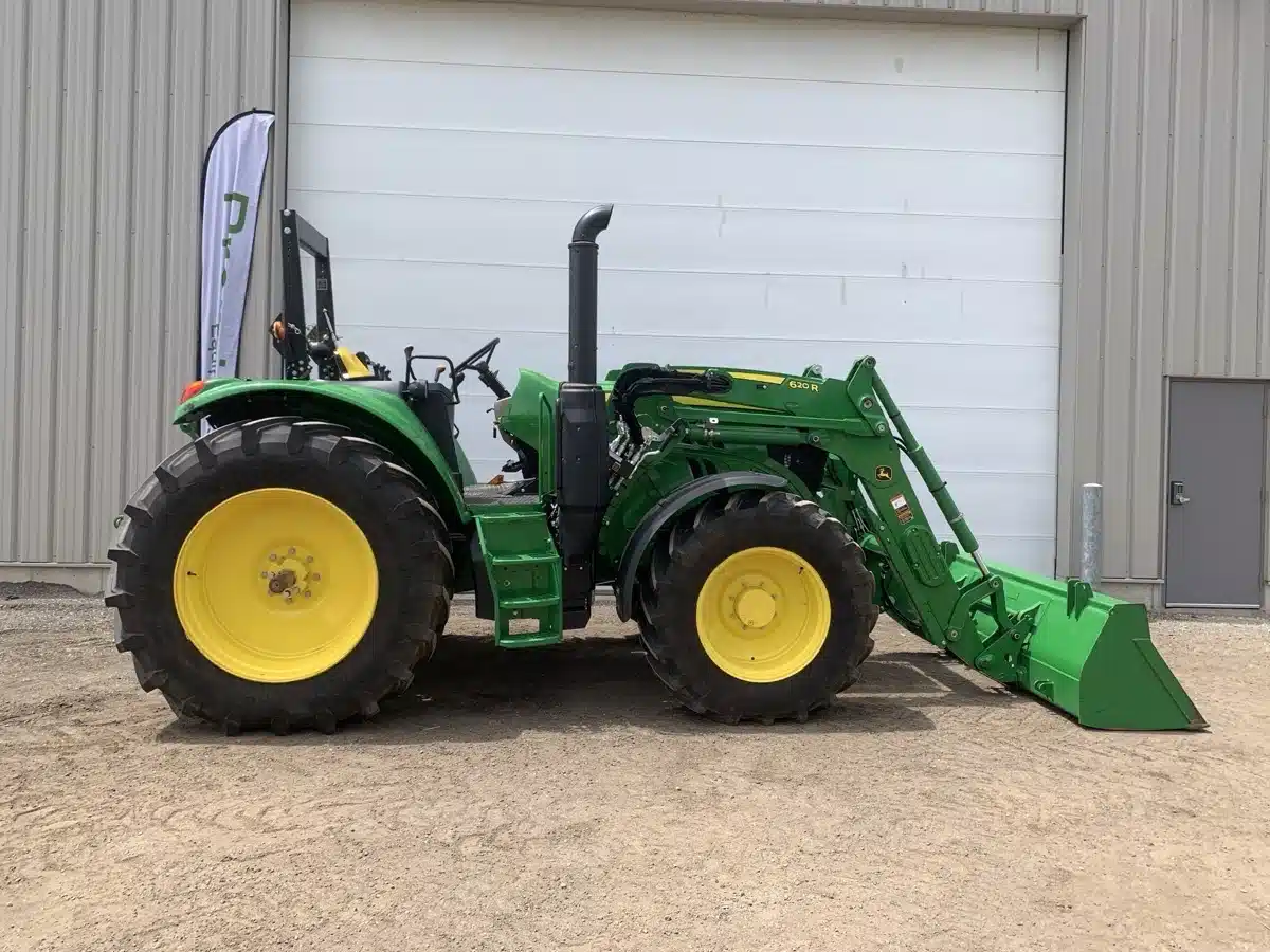 Photo de la Galerie 1 pour 2025 John Deere 6120M Tracteur