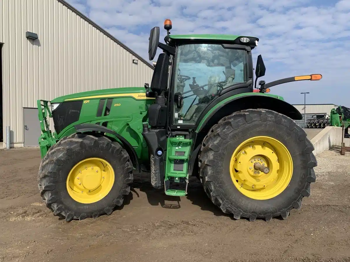 Gallery image 2 for 2025 John Deere 6R 250 Tractor