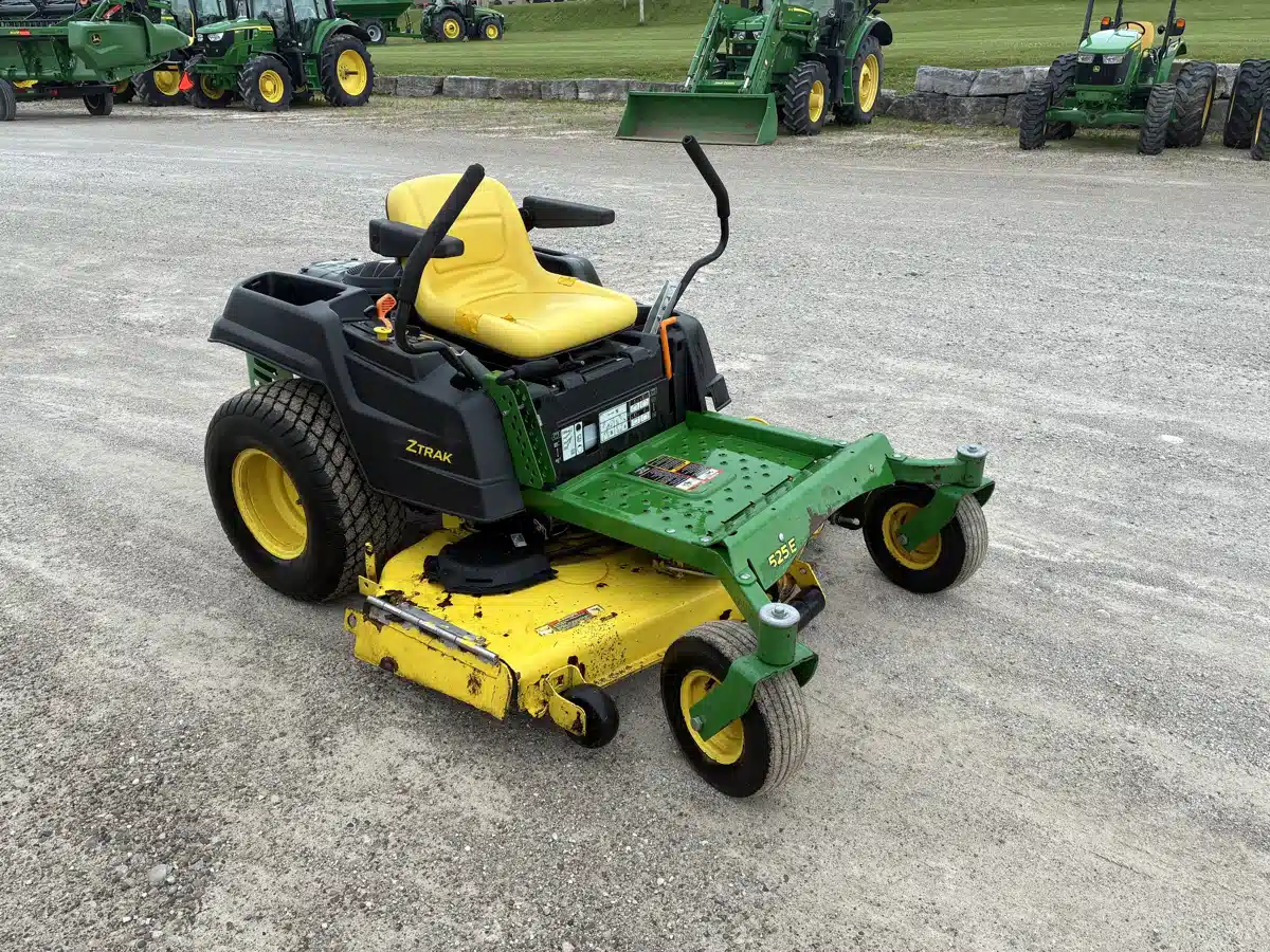Photo de la Galerie 2 pour 2018 John Deere Z525E Tondeuse à rayon de braquage zéro