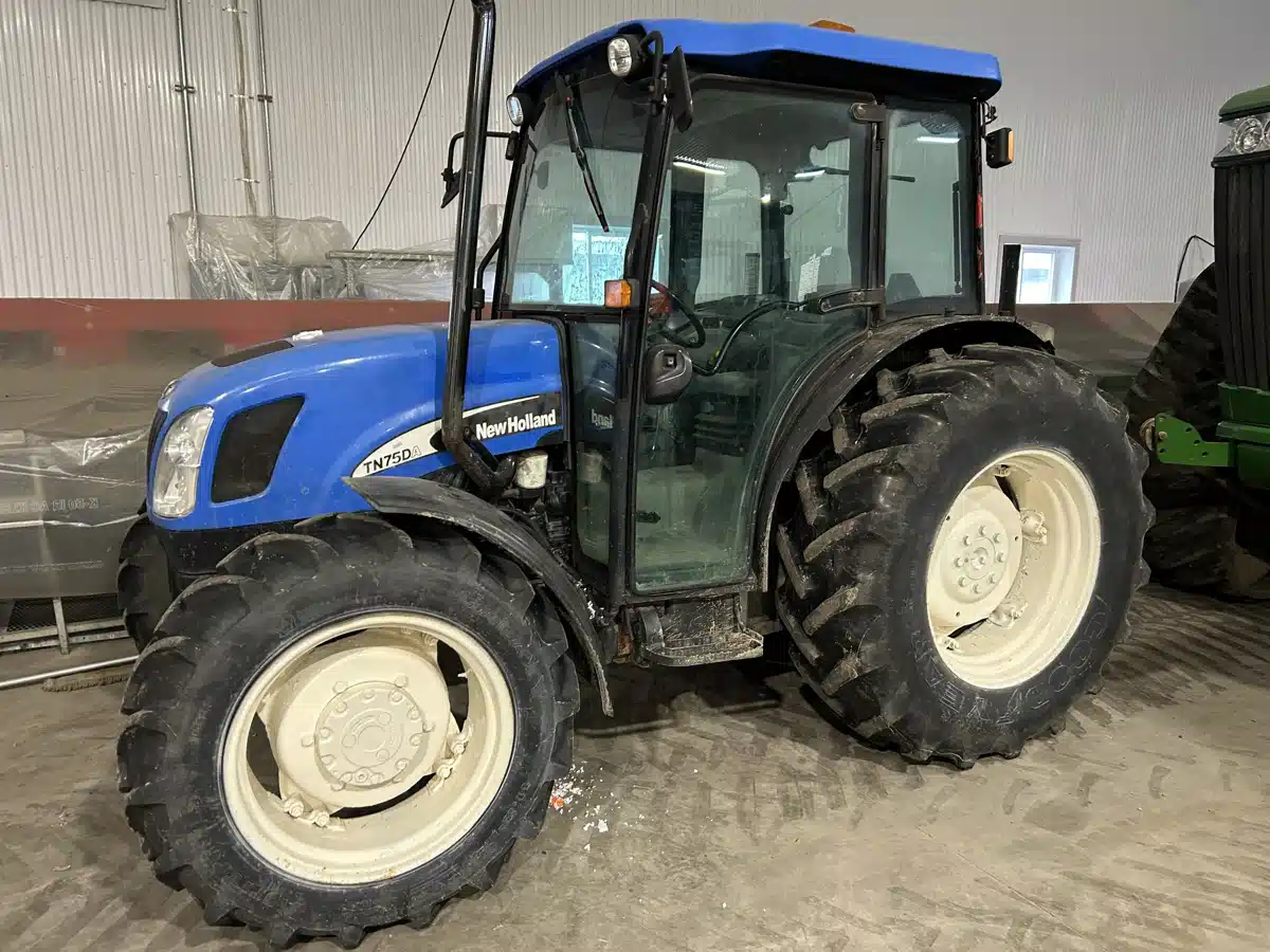 Gallery image 2 for 2004 New Holland TN75SA Tractor