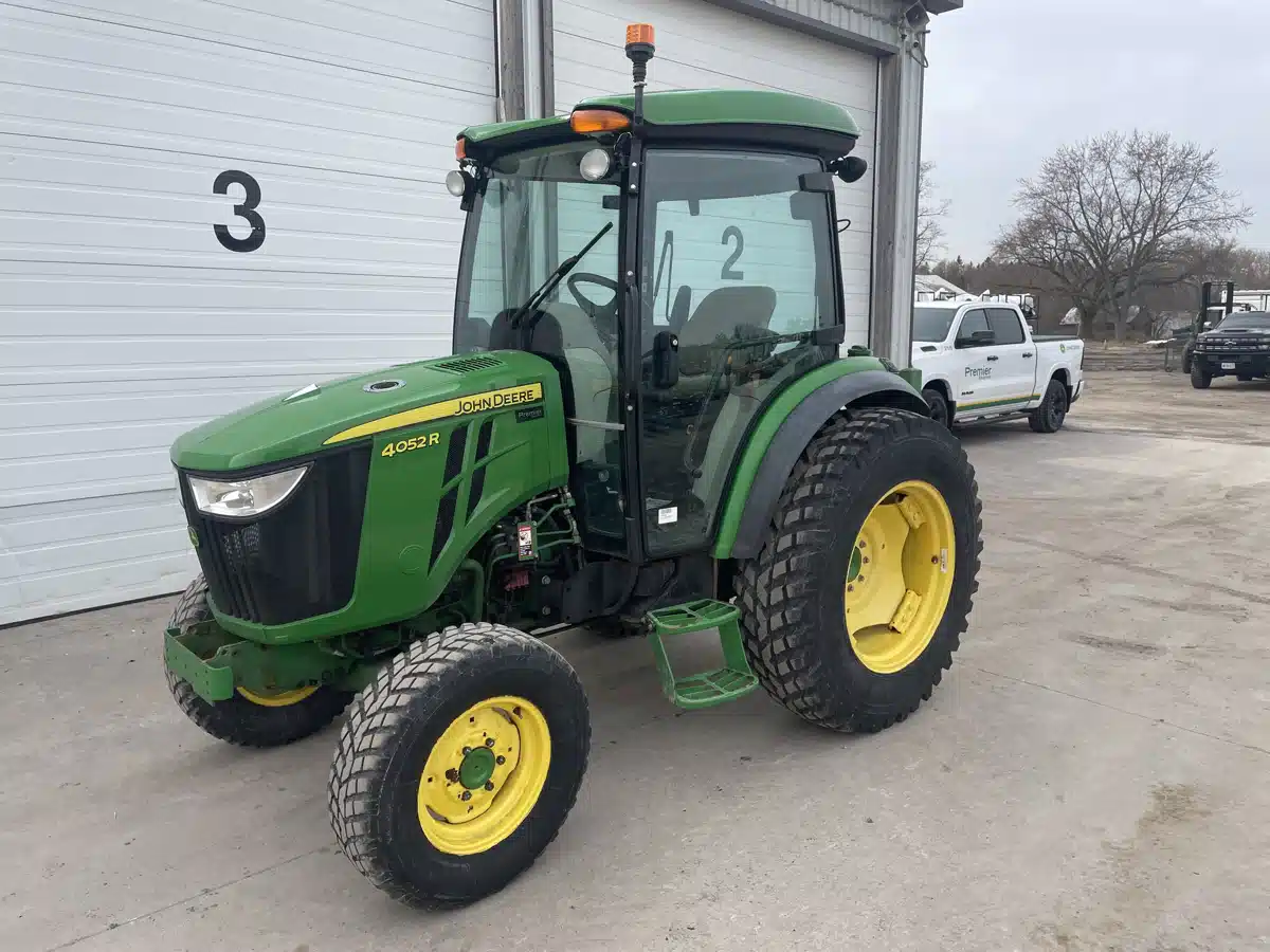 Photo de la Galerie 2 pour 2022 John Deere 4052R Tracteur