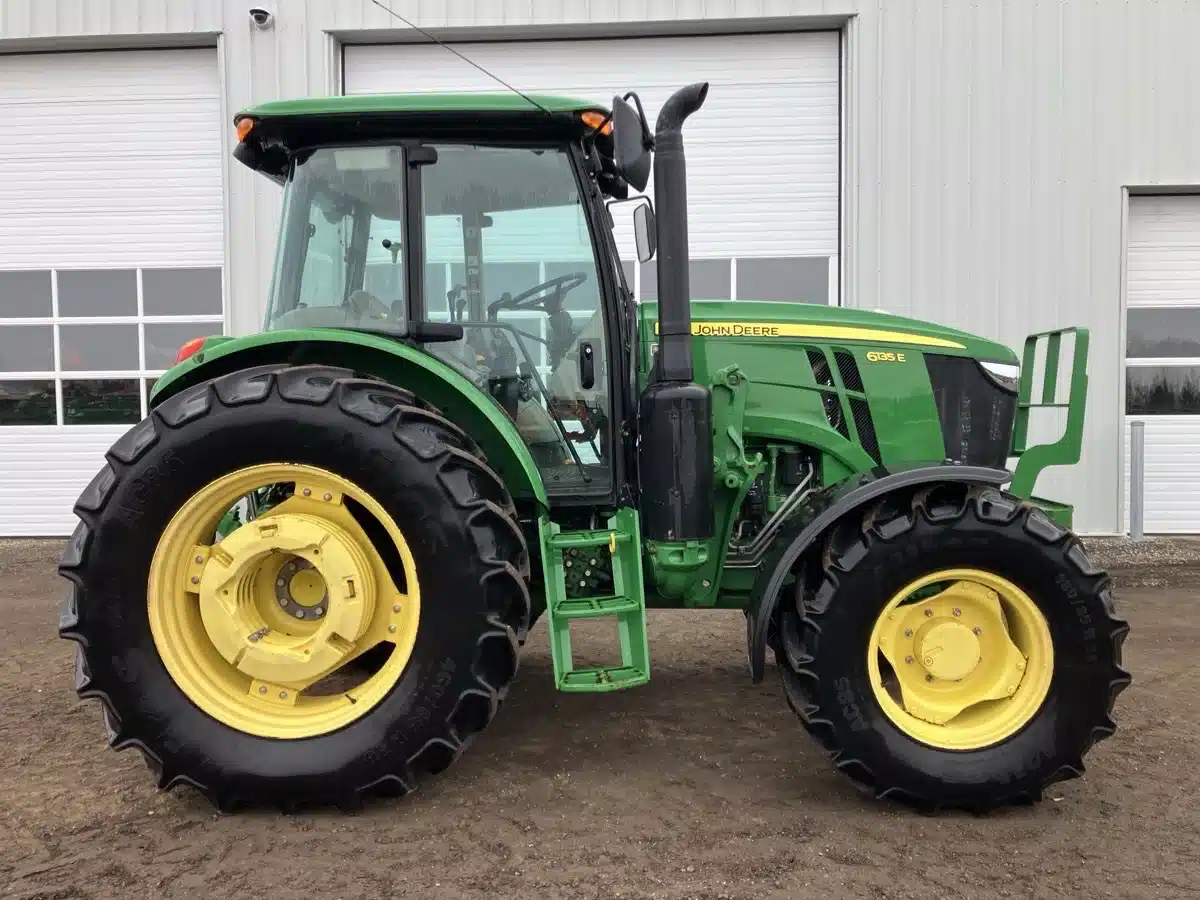 Gallery image 1 for 2019 John Deere 6135E Tractor