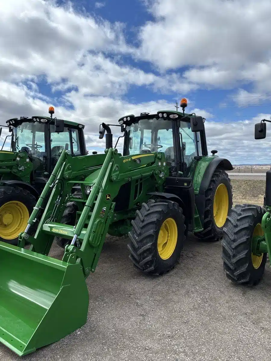 Photo de la Galerie 2 pour 2025 John Deere 6120M Tracteur