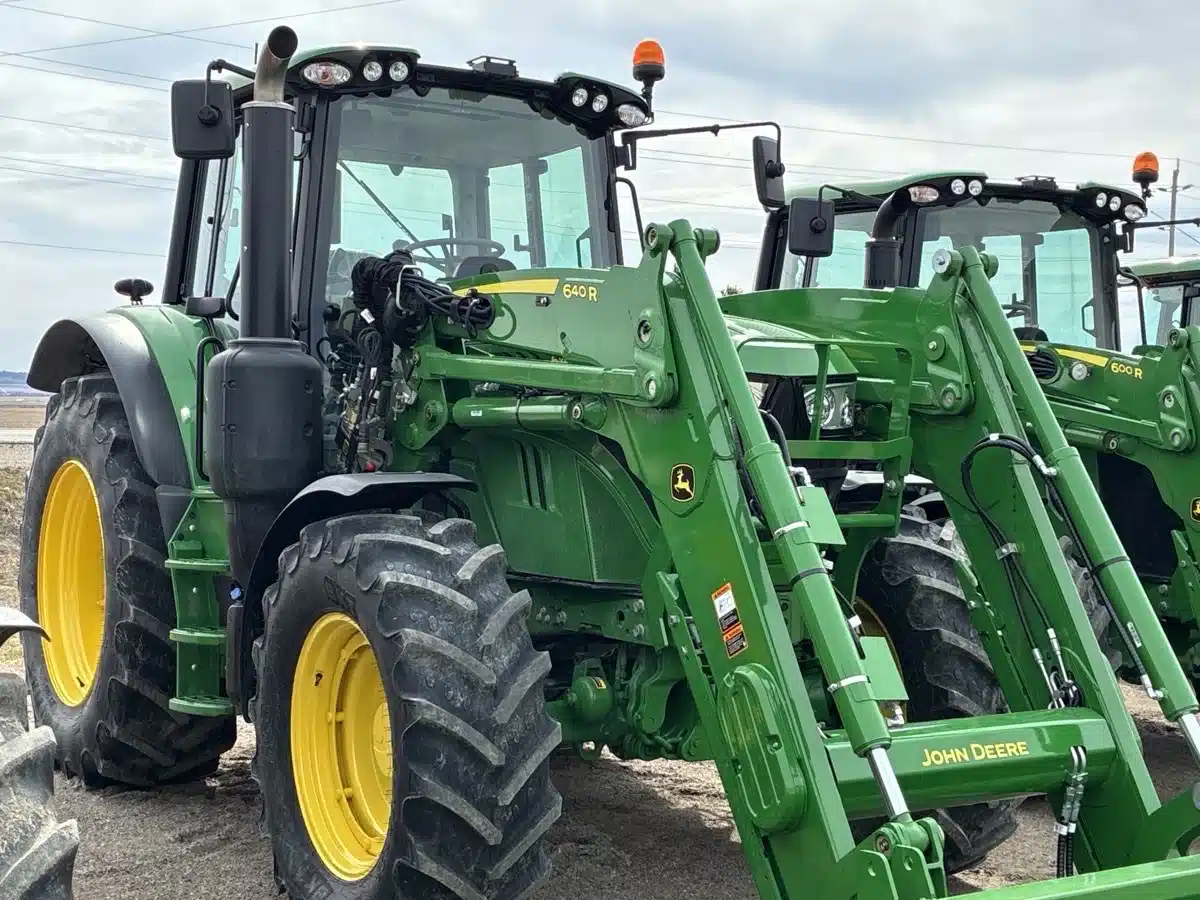 Photo de la Galerie 2 pour 2025 John Deere 6140M Tracteur