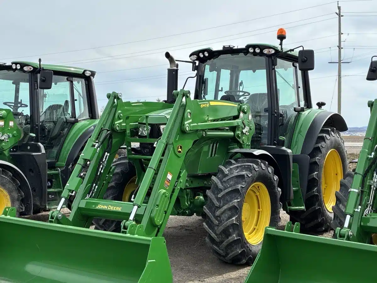 Photo de la Galerie 1 pour 2025 John Deere 6140M Tracteur