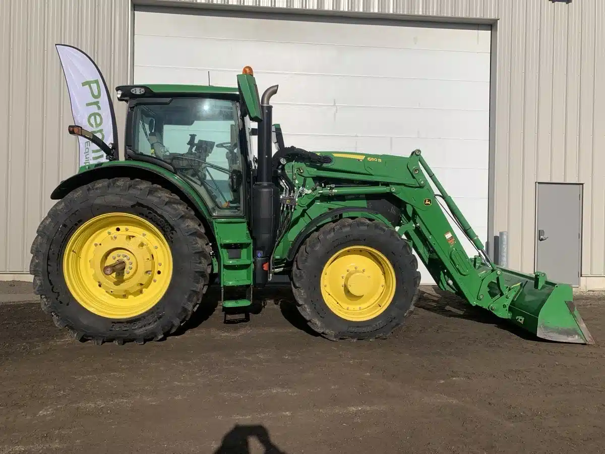 Gallery image 2 for 2025 John Deere 6R 215 Tractor