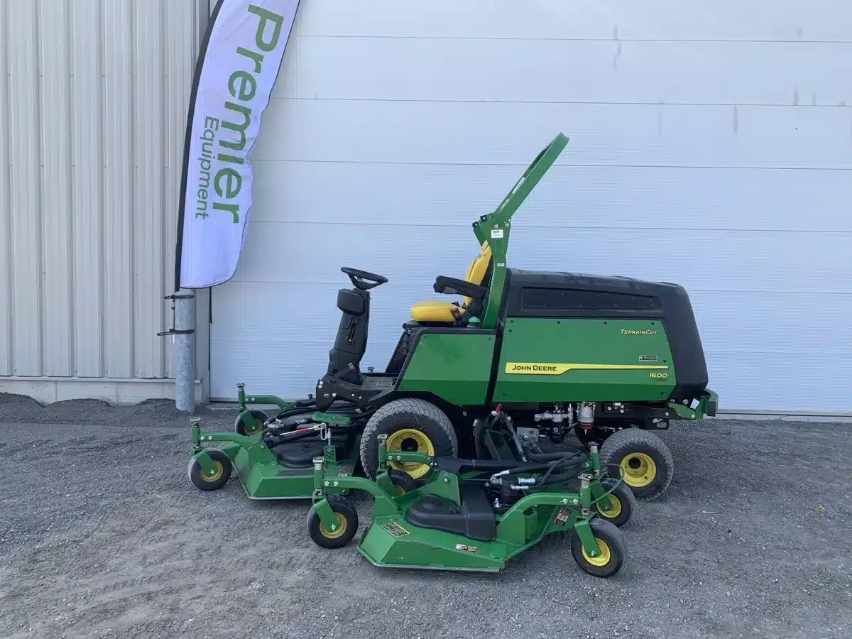Photo de la Galerie 1 pour 2024 John Deere 1600 Tondeuse frontale