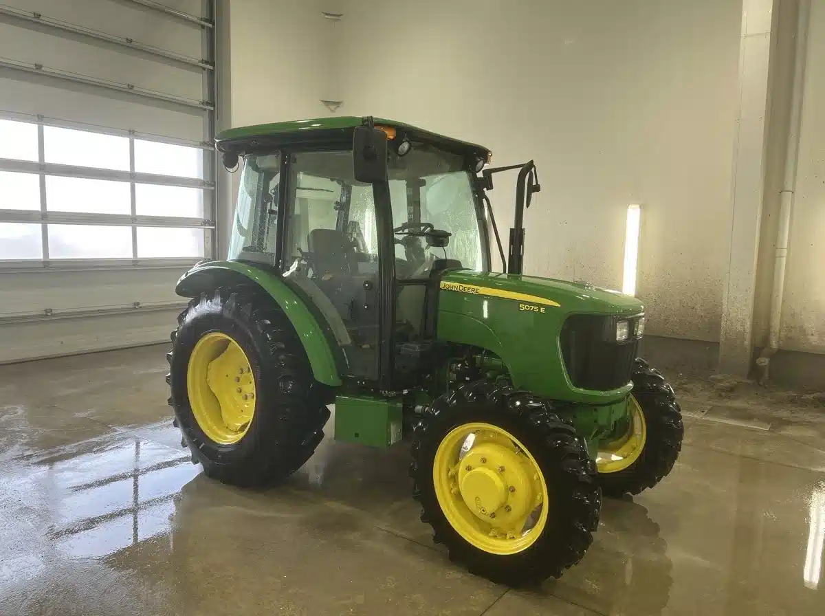 Photo de la Galerie 2 pour 2014 John Deere 5075E Tracteur