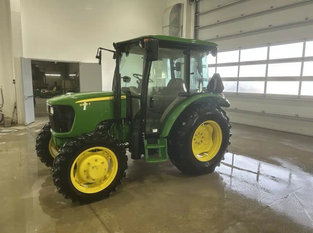 Photo de la Galerie 1 pour 2014 John Deere 5075E Tracteur