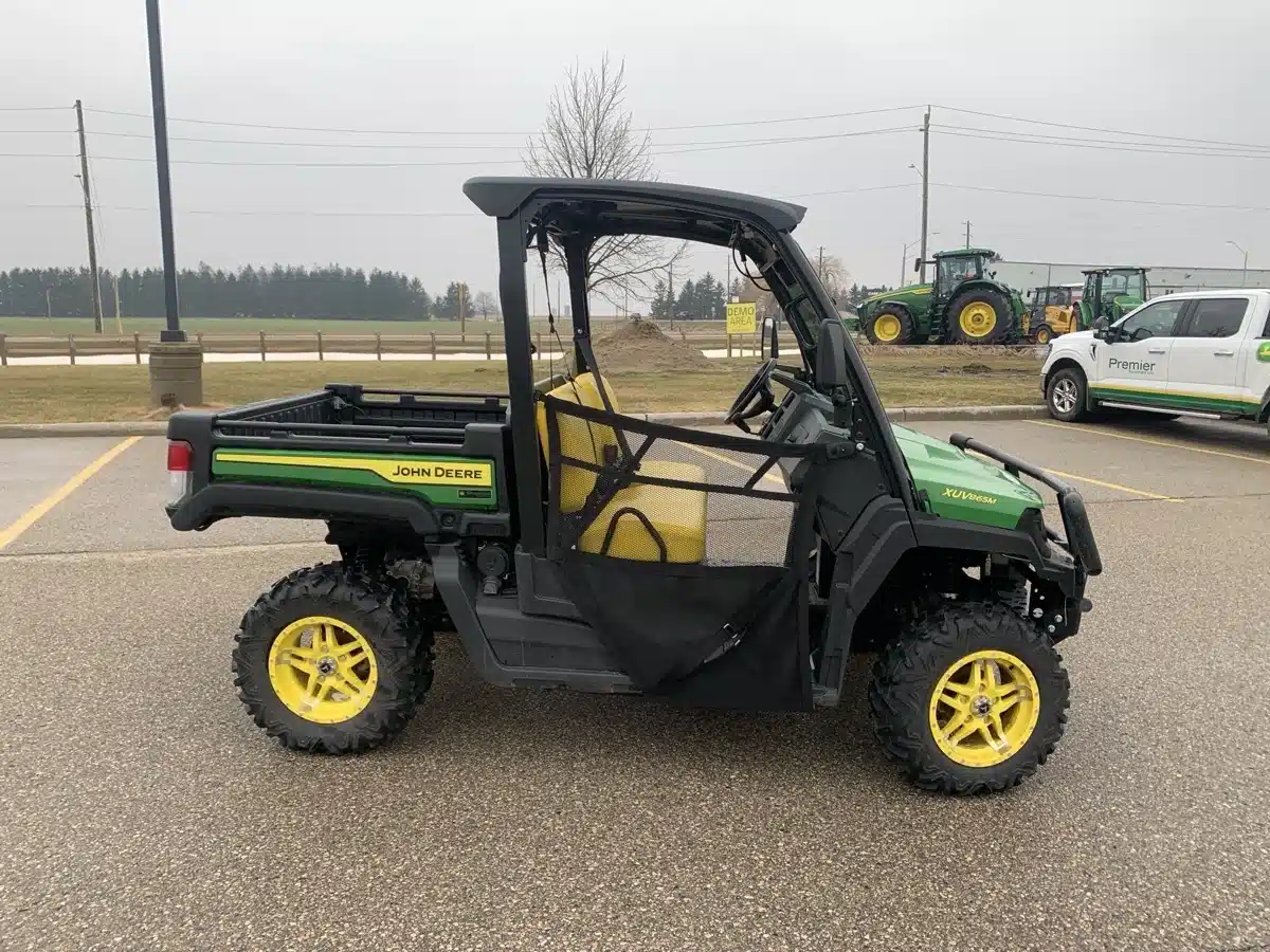 Gallery image 2 for 2021 John Deere XUV 865M Utility Vehicle