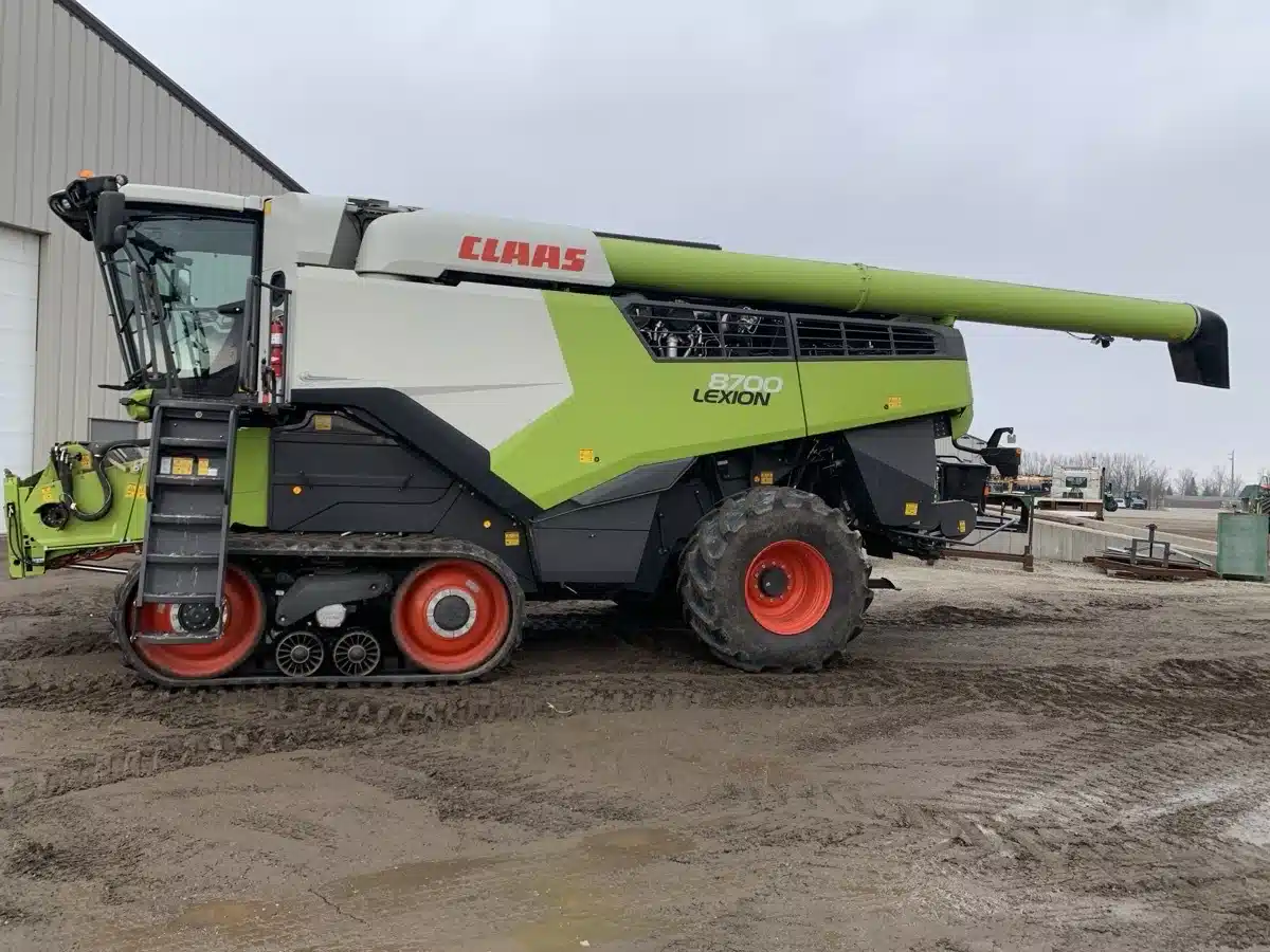 Gallery image 2 for 2022 CLAAS LEXION 8700TT Combine