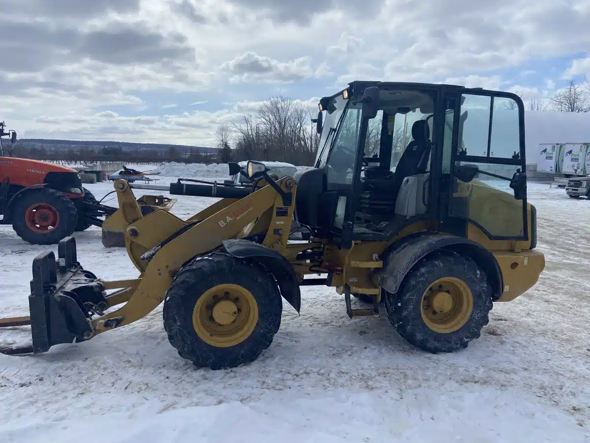 Gallery image 2 for 2019 Caterpillar 908M Tractor Loader
