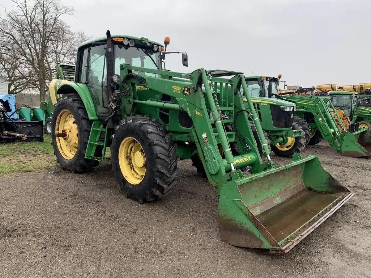 Photo de la Galerie 1 pour 2010 John Deere 7330 Tracteur
