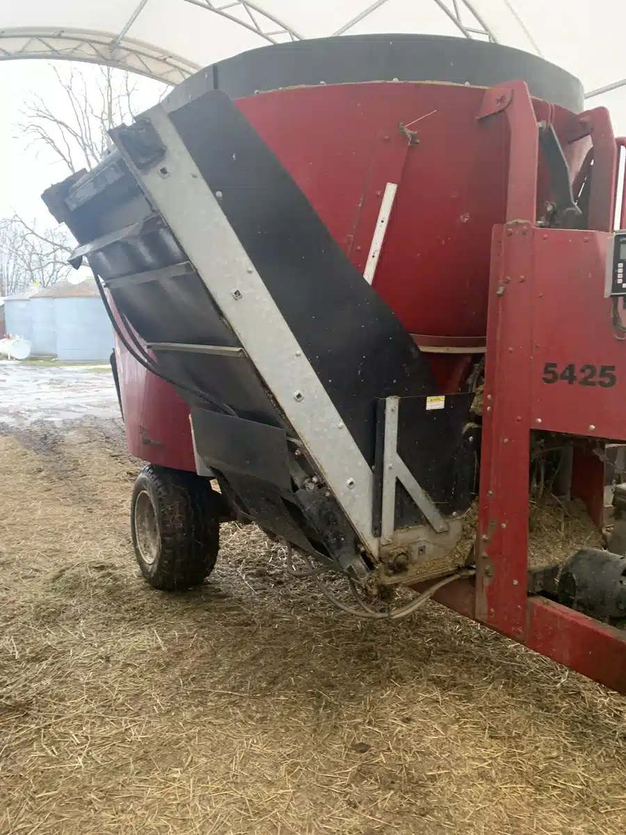 Gallery image 2 for 2017 Jaylor 5425 TMR Mixer