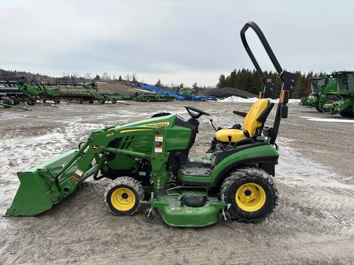 Gallery image 2 for 2022 John Deere 1025R Tractor
