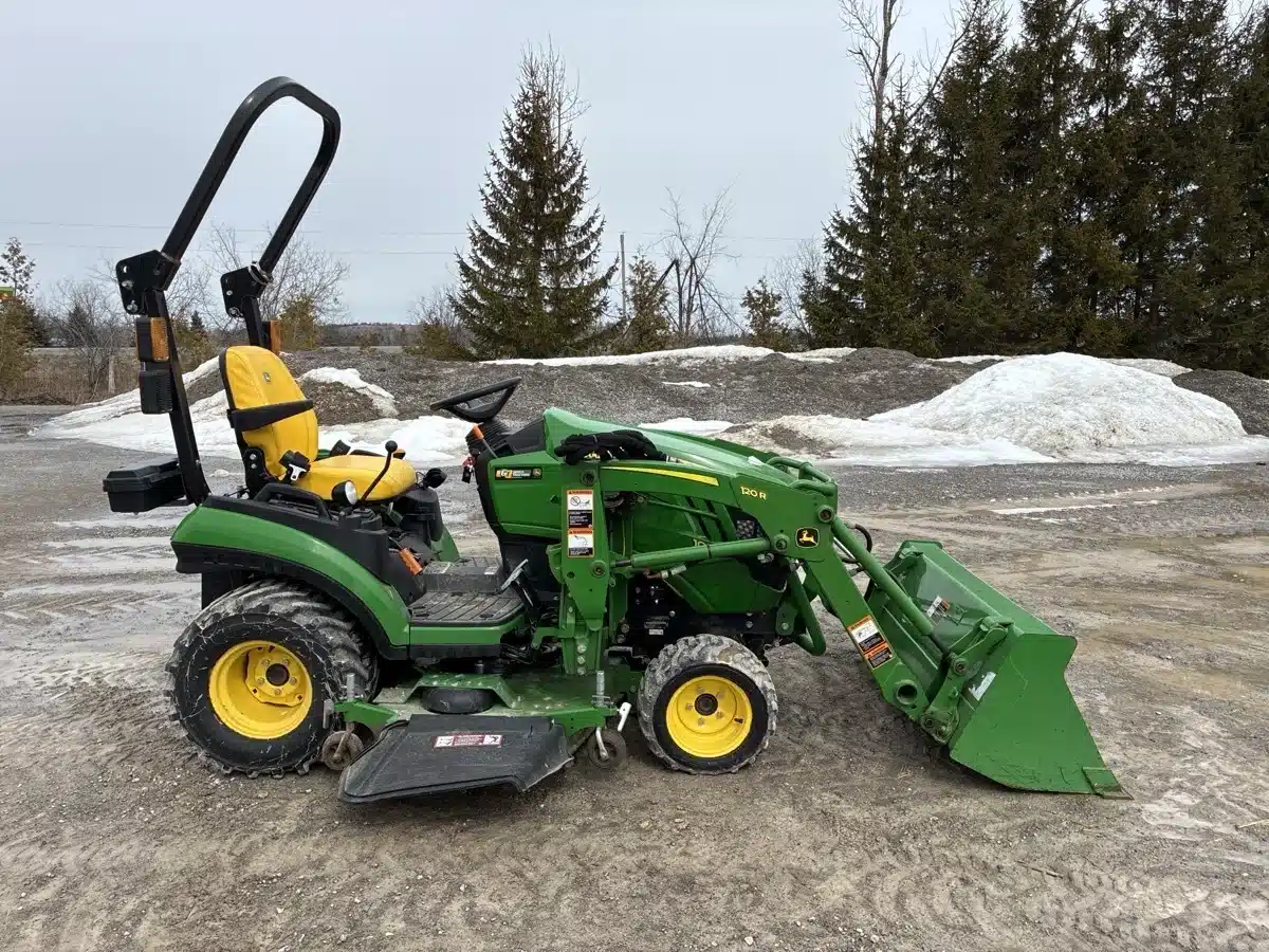 Gallery image 1 for 2022 John Deere 1025R Tractor