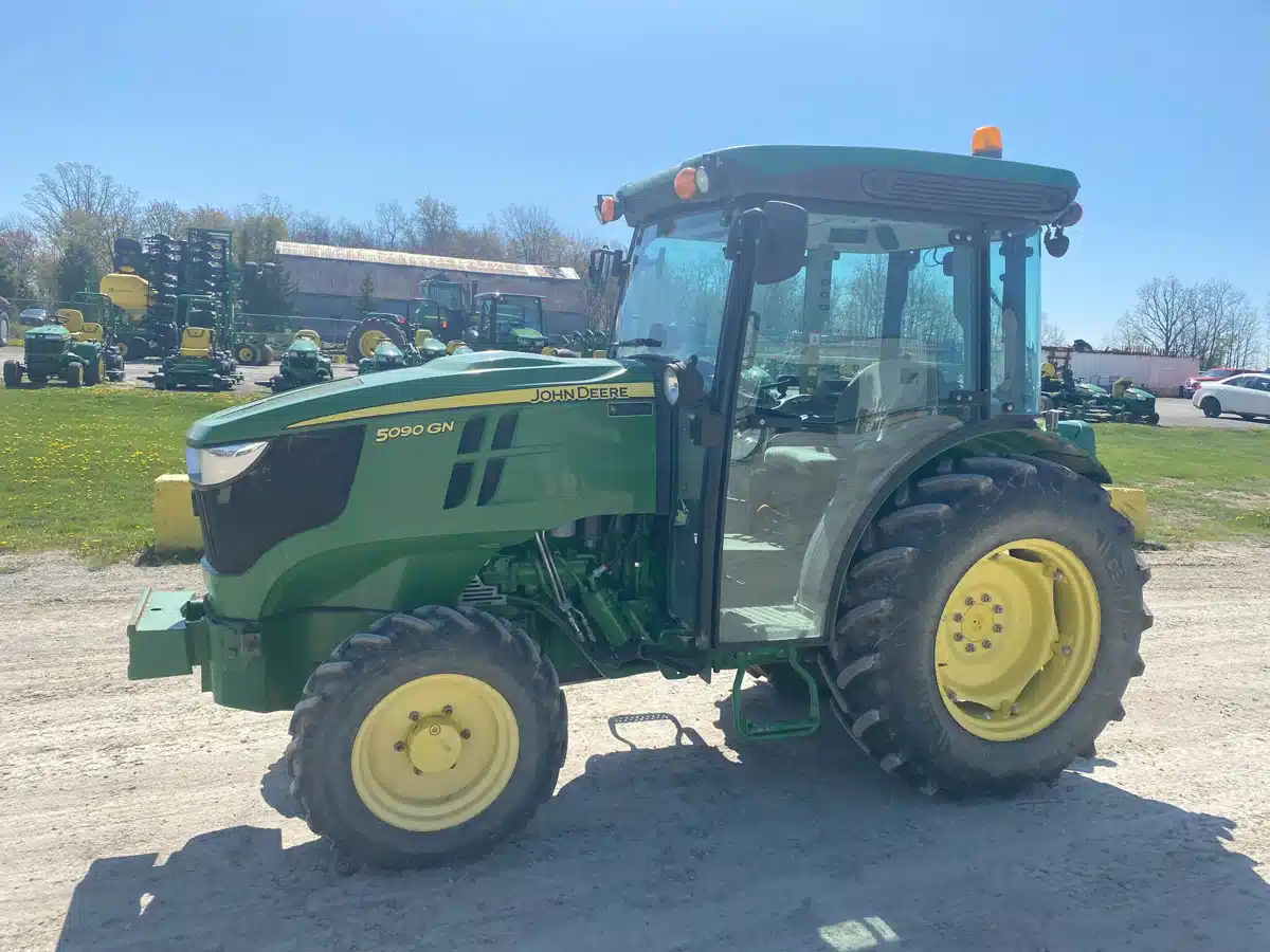 Gallery image 2 for 2017 John Deere 5090GN Tractor