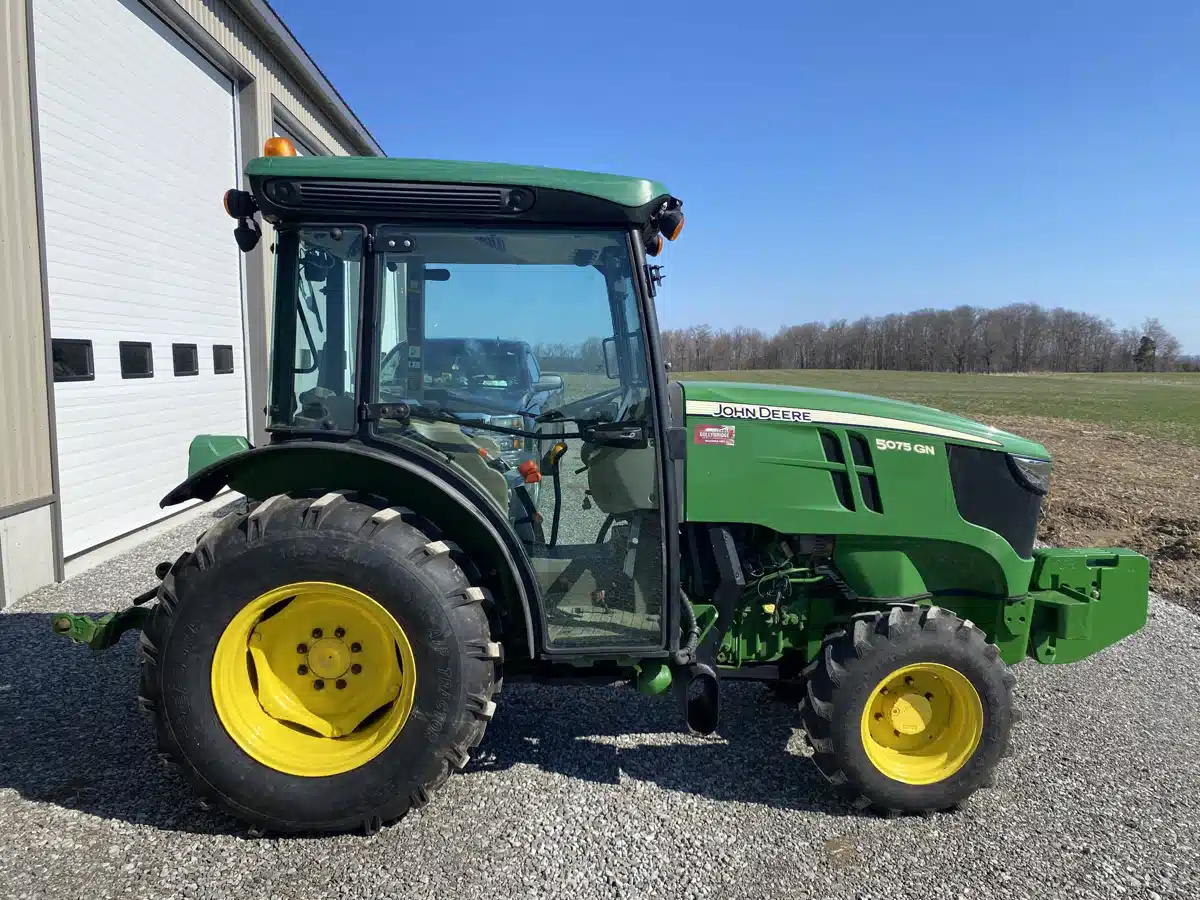 Gallery image 2 for 2017 John Deere 5075GN Tractor