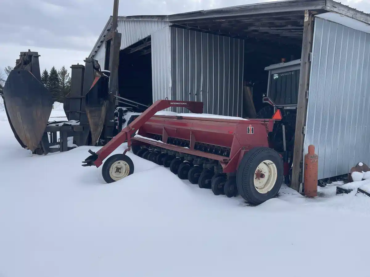 International 5100 Drill