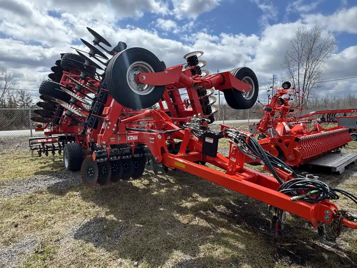 Gallery image 1 for 2024 Kuhn INTERCEPTOR 8050 Vertical Tillage