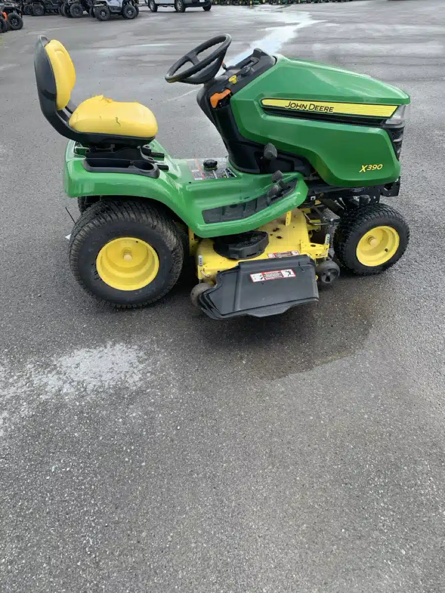 Photo de la Galerie 1 pour 2017 John Deere X390 Tracteur à pelouse