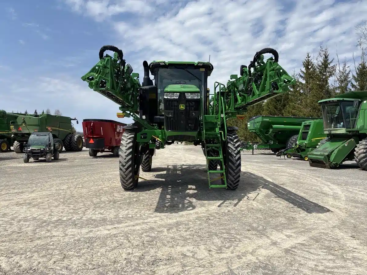 Photo de la Galerie 2 pour 2025 John Deere 412R Arroseur - Automoteur